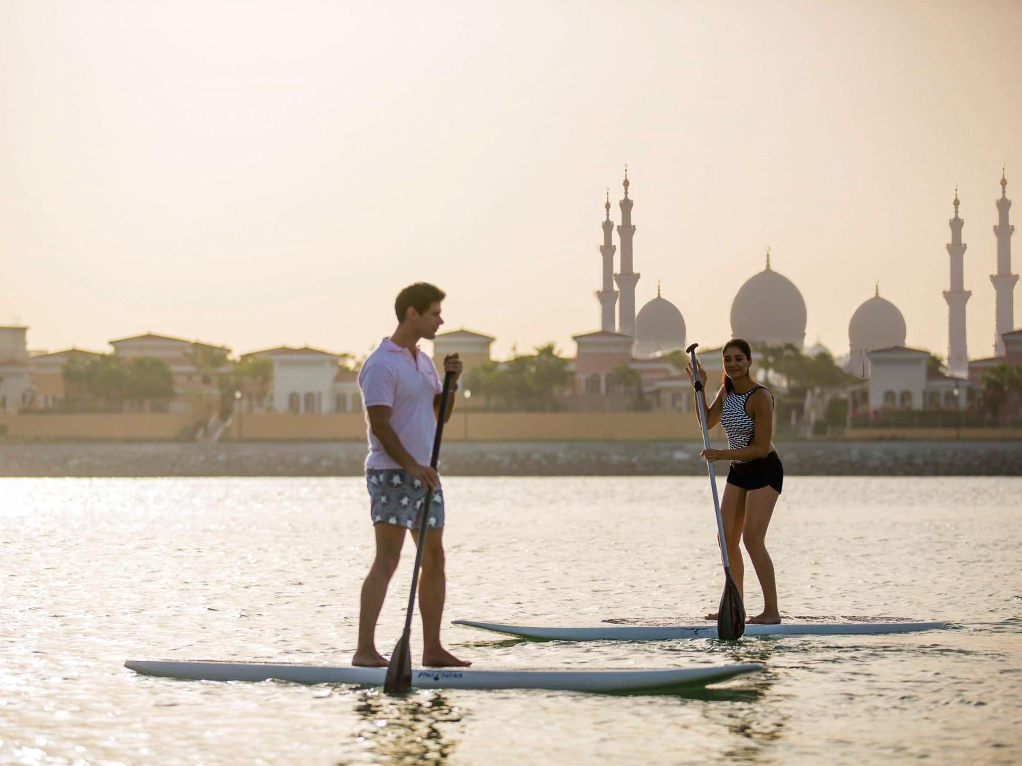 Fairmont Bab Al Bahr Hotell Abu Dhabi Eksteriør bilde Stand Up Paddle Boarding in Dubai