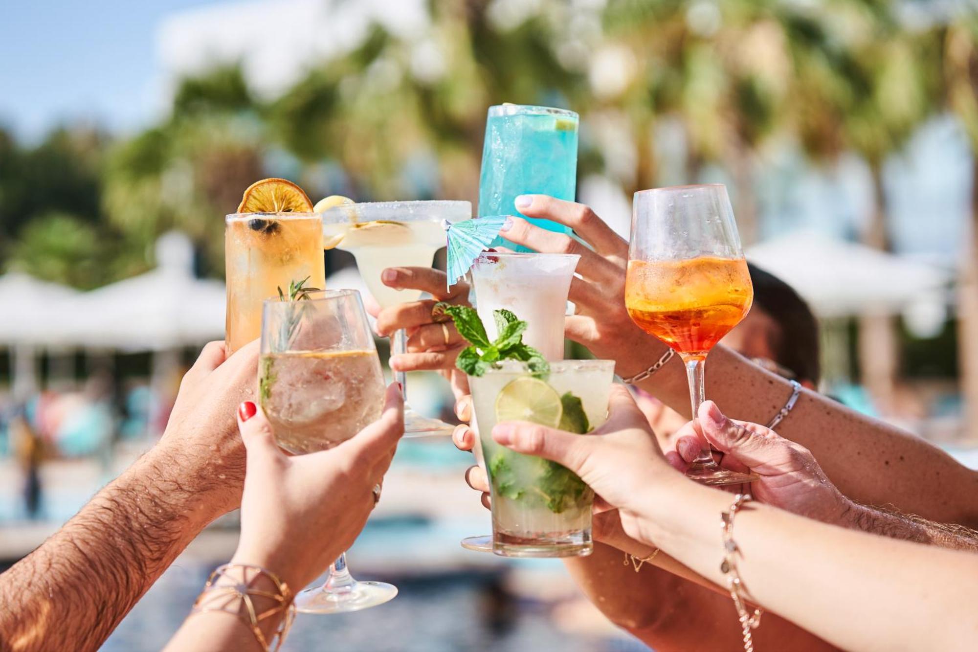Fairmont Bab Al Bahr Hotell Abu Dhabi Eksteriør bilde Cocktails