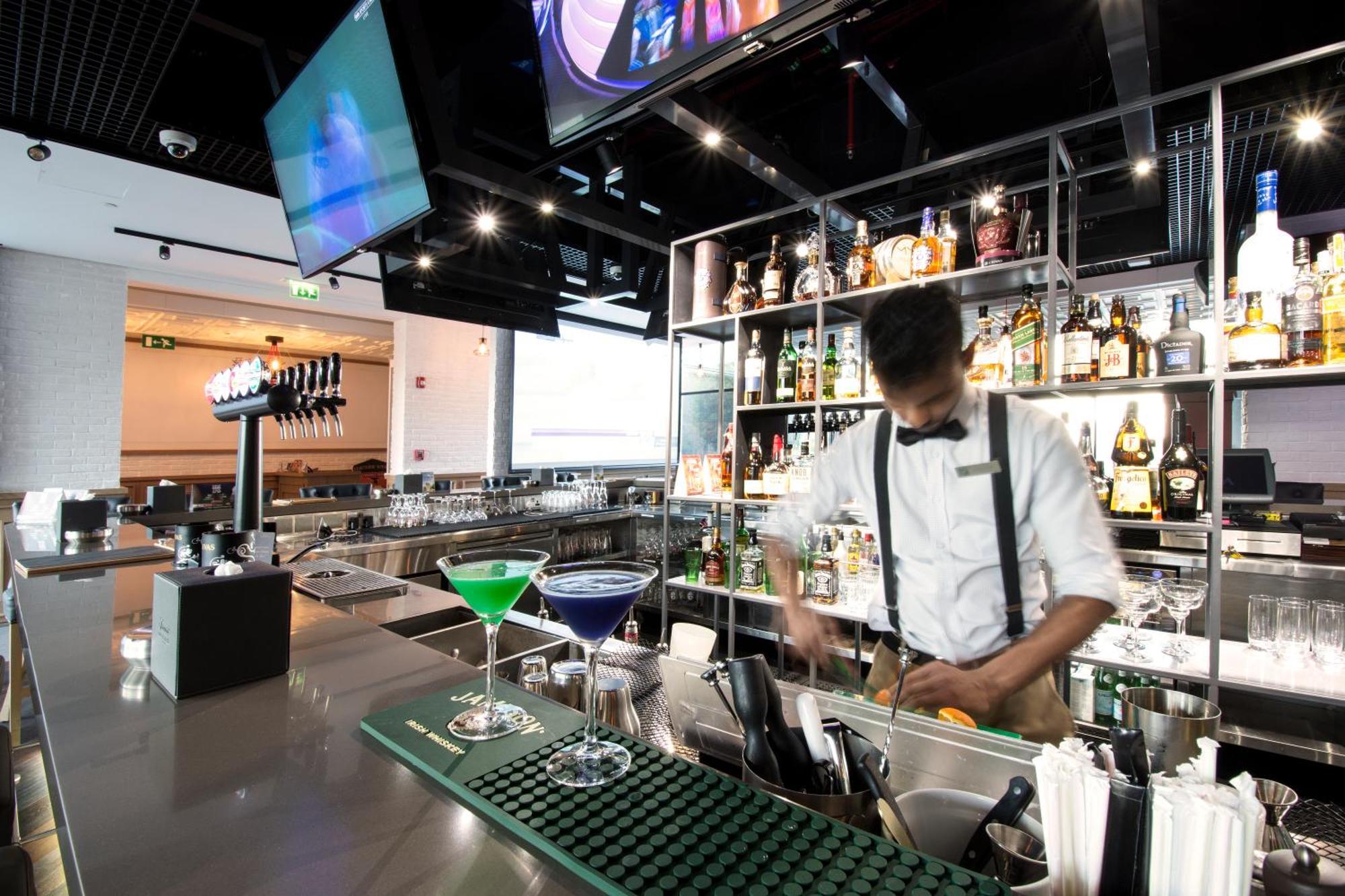 Fairmont Bab Al Bahr Hotell Abu Dhabi Eksteriør bilde The bar at the 101 lounge