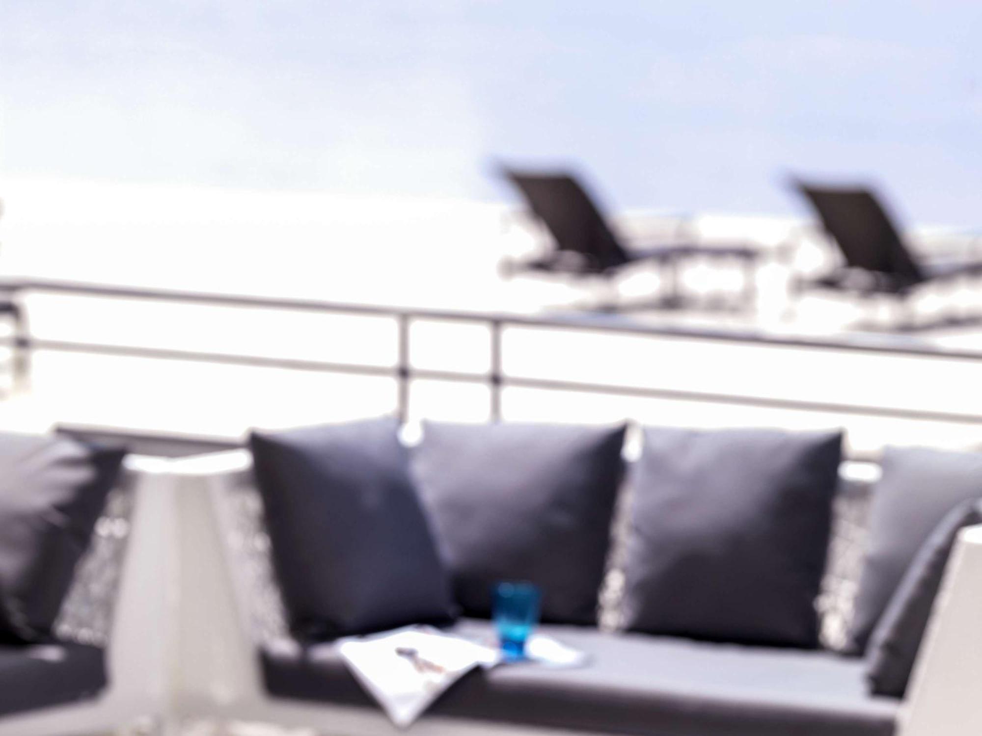 Fairmont Bab Al Bahr Hotell Abu Dhabi Eksteriør bilde The rooftop terrace
