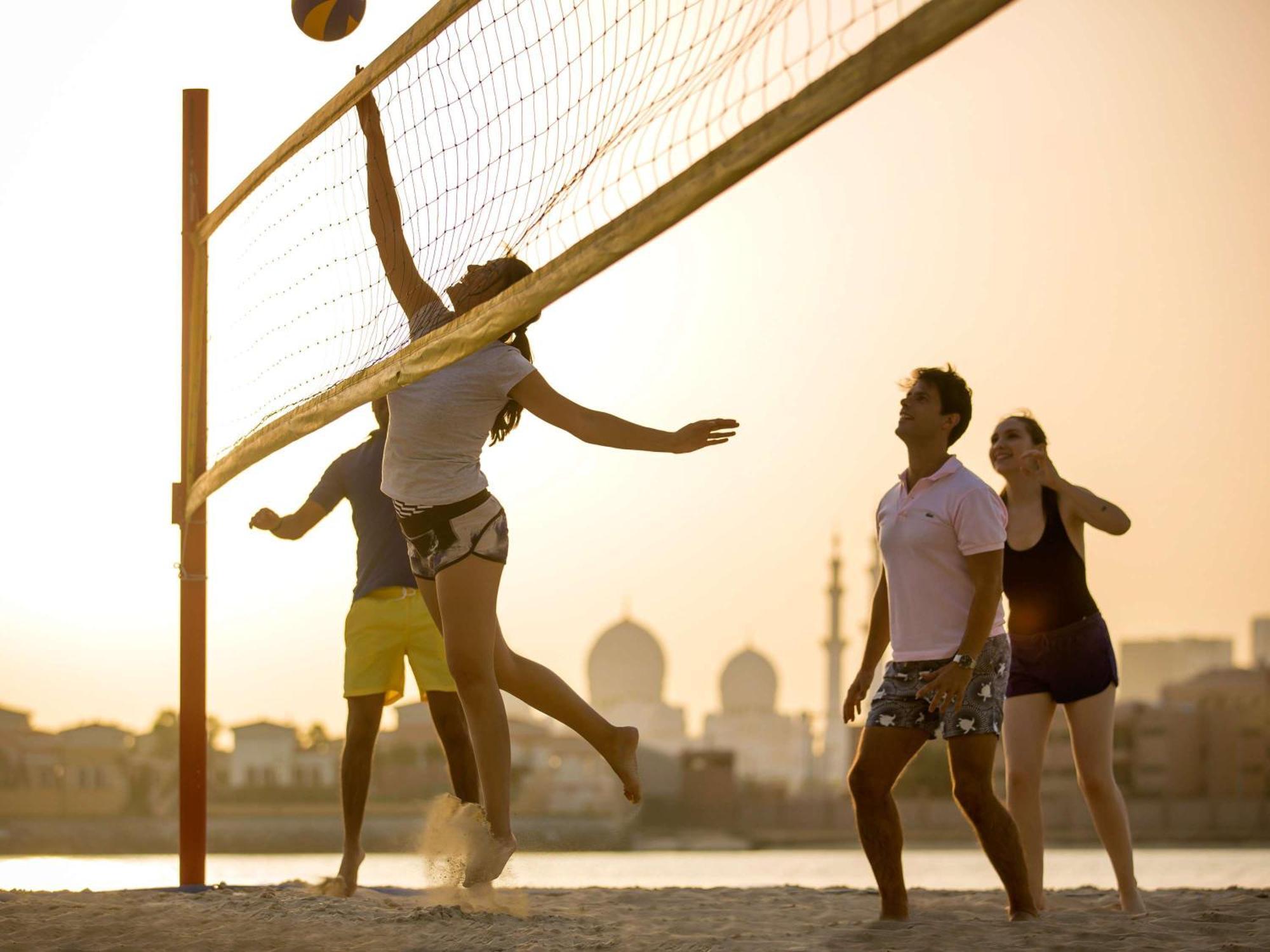 Fairmont Bab Al Bahr Hotell Abu Dhabi Eksteriør bilde Beach volleyball