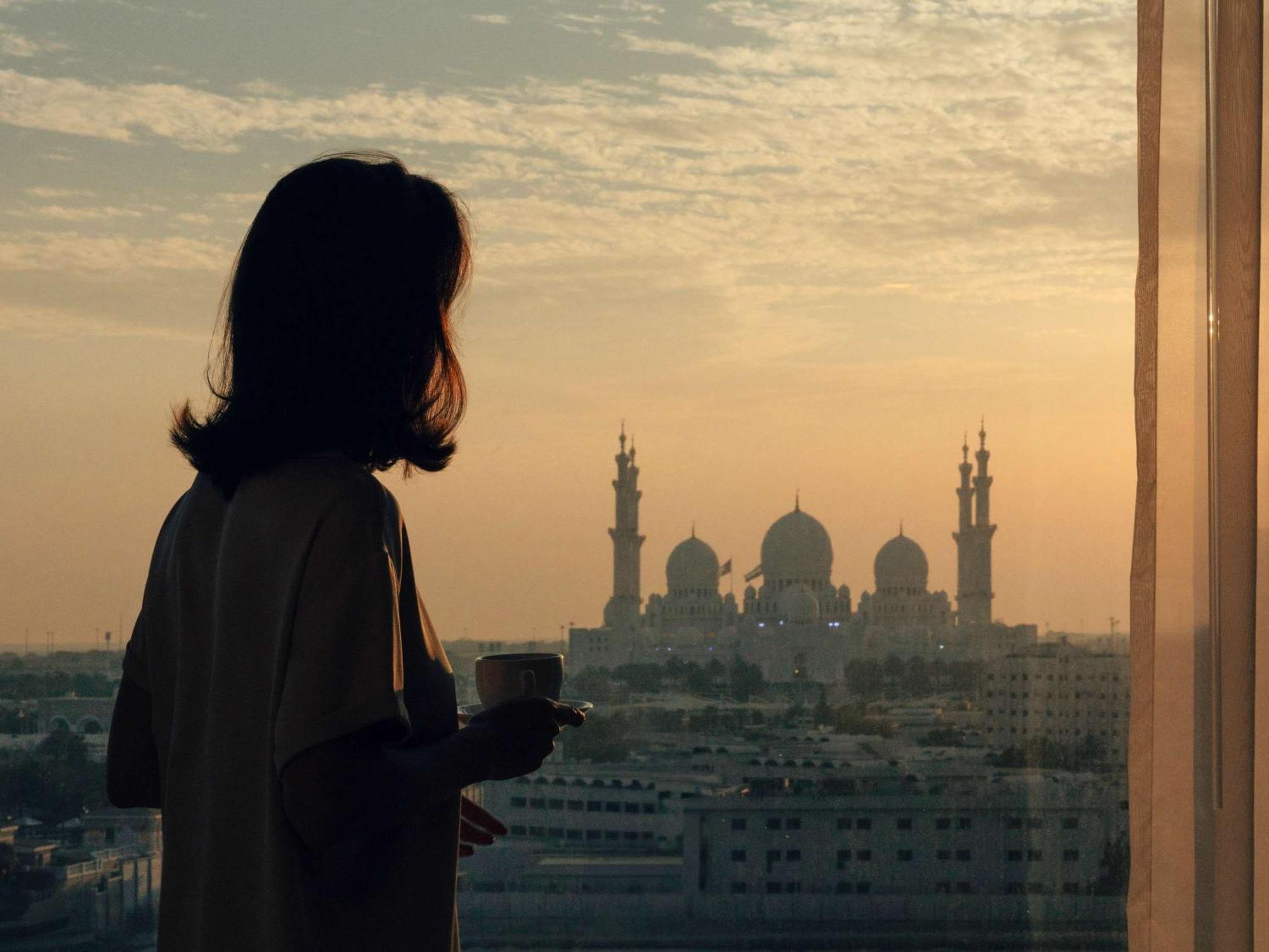 Fairmont Bab Al Bahr Hotell Abu Dhabi Eksteriør bilde A woman in Riyadh