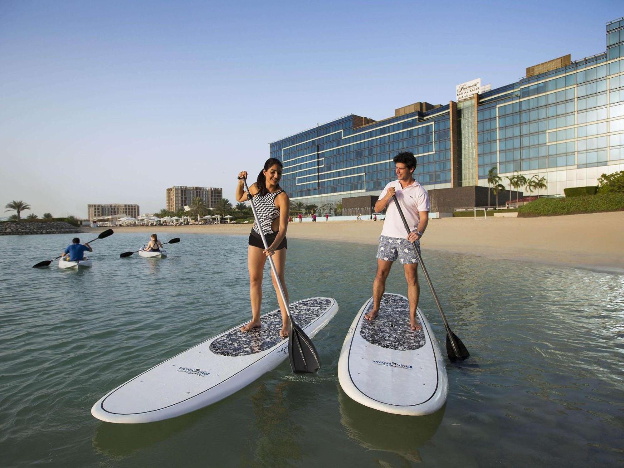 Fairmont Bab Al Bahr Hotell Abu Dhabi Eksteriør bilde Stand Up Paddle Boarding at Jumeirah Beach Hotel