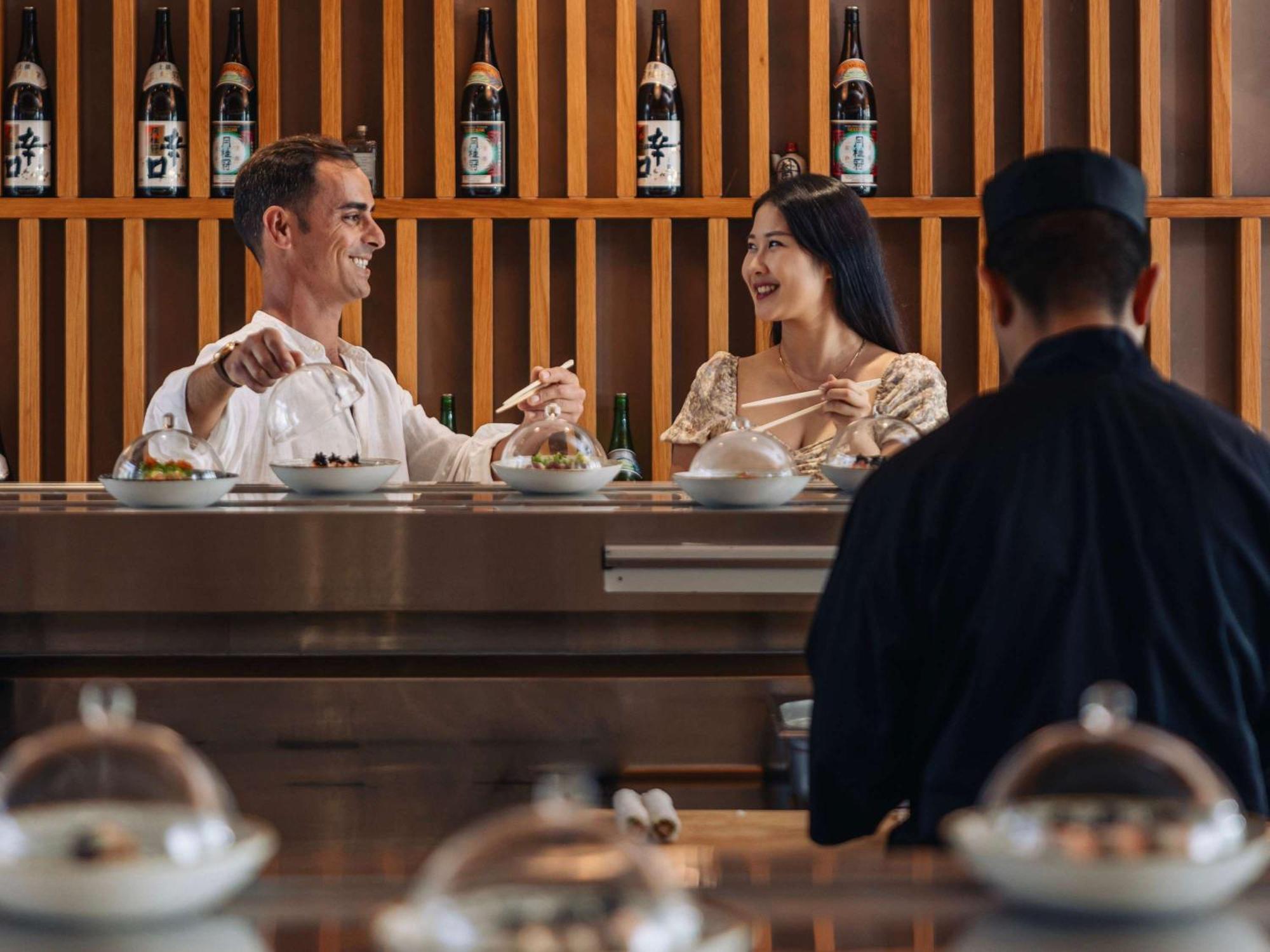Fairmont Bab Al Bahr Hotell Abu Dhabi Eksteriør bilde Sushi Bar