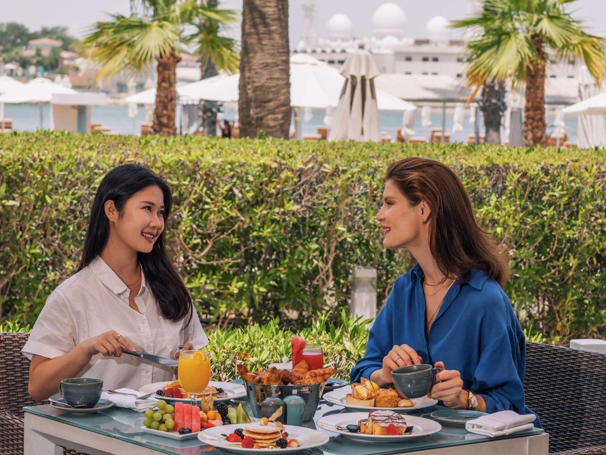 Fairmont Bab Al Bahr Hotell Abu Dhabi Eksteriør bilde The Beach